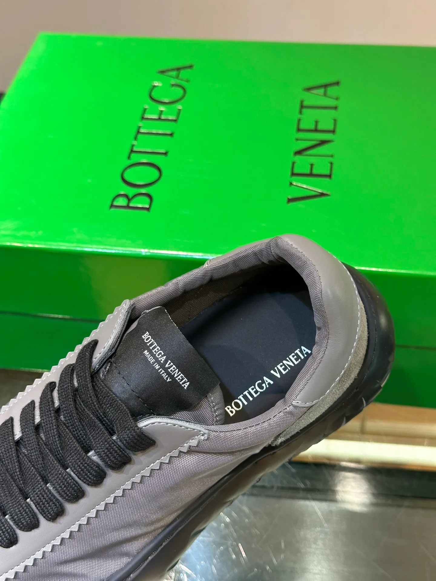 Men's shoes 💰p420 "BV" Bottega Veneta 🆕 New men's moral training sneakers, made of Sneaker technology nylon and suede, inspired by retro basketball shoes, a new interpretation of classic sneakers, light, comfortable and breathable summer essentials, the soles are made of classic woven texture, super recognizable, nylon suede splicing, full of texture! Size: 38-44 (45 customized)